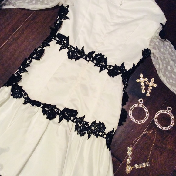 Dress - Picture 2 of 3